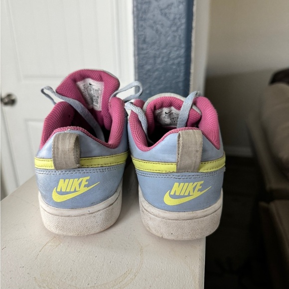 Nike Kids' Grade School Court Borough Low 2 Shoes size 4 big kids.​ - Picture 6 of 9